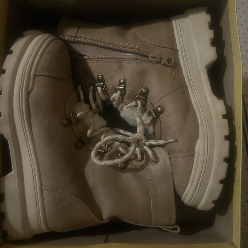 Art Class Boots Size 1